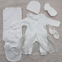 طقم مواليد بناتي 7 قطع دانتيل – أبيض