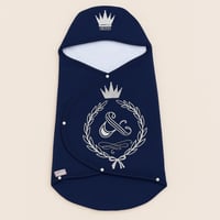 مدس مواليد (أولادي/بناتي) قطن مطرّز تاج – كحلي