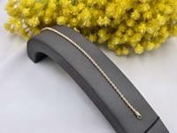 عقد + أسوارة