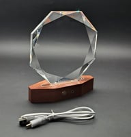 درع مثمن كريستال مضيئ