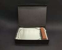 درع زجاج ريتشي قاعدة خشبية