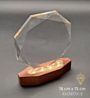 درع مثمن كريستال مضيئ