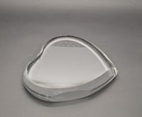 مجسم قلب كريستال مائل