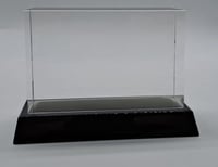 مكعب كريستال مع قاعدة كريستال أسود