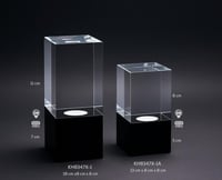 مكعب كريستال بقاعدة سوداء مع اضاءة LED