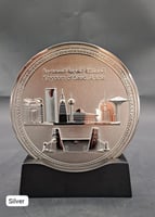 معالم المملكة لون فضي