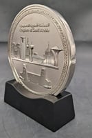 معالم المملكة لون فضي