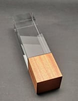 درع تروفي مكعب قاعدة خشب