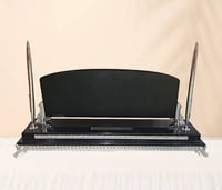 لوحة مكتبية أرجل فضي