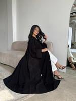 عباية كلوش قماش كريب بكسرات جوانب