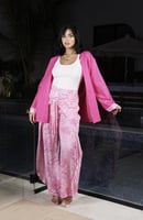 طقم بدلة كاجوال لون فوشي وأبيض