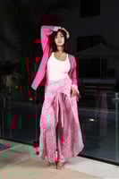 طقم بدلة كاجوال لون فوشي وأبيض