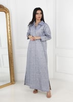 ثوب لنن مطرز من الخلف