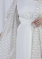 فستان أبيض مطرز من قطعتين