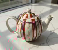 ابريق شاهي بورسلان نقشة كويتيه مسبت (معدل)