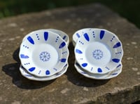 صحون استكانات شاي عدد 6 ابو نقطة