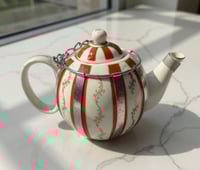 ابريق شاهي بورسلان نقشة كويتيه مسبت (معدل)