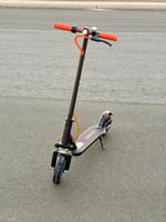 سكوتر كهربائي بمساعدات أمامية