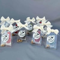 توزيعات تخرج مناكير بشنطة اكريليك 12 حبة