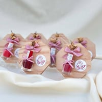 توزيعات عيد - توزيعات مناكير بقاعدة خشبية