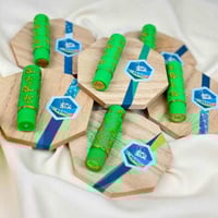 توزيعات اليوم الوطني السعودي - روج بقاعدة خشبية -...