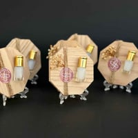 توزيعات مسك بقاعدة خشبية - 12 حبة