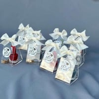 توزيعات تخرج مناكير بشنطة اكريليك 12 حبة