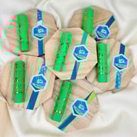 توزيعات اليوم الوطني السعودي - روج بقاعدة خشبية -...