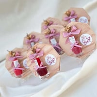 توزيعات عيد - توزيعات مناكير بقاعدة خشبية