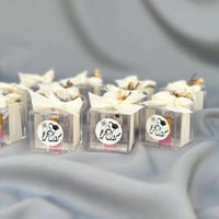 توزيعات تخرج مسك نانو بعلبة اكريليك - 12 حبة