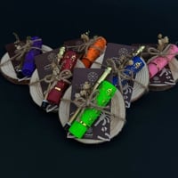 توزيعات يوم التاسيس بقاعدة خشبية