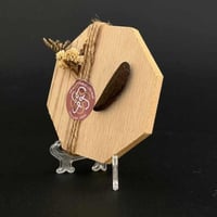 توزيعات كسرة عود بقاعدة خشبية - 12 حبة