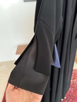 أسود