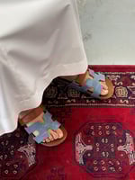 حذاء جلد ازرق