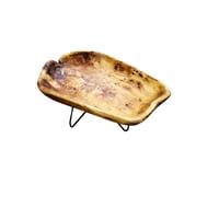 أضف لمسة من الدفء إلى مائدتك مع صحن خشبي طبيعي