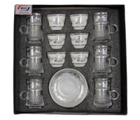 فناجين قهوة مع بيالات شاي