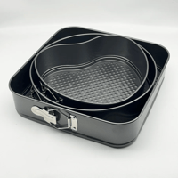 طقم صواني كيك متعدد الاشكال