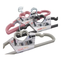 شماعة ملابس مخملية على شكل قلب