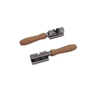 مسن سكين رائع بيد خشبية يستخدم لشحذ شفرة السكاكين...