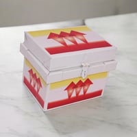 صندوق غضار أحمر