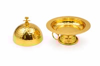 تمرايات ذهبية بغطاء ذهبي لتجربة ضيافة لا تُنسى