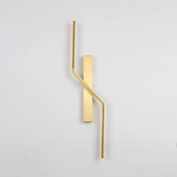 ابليك جداري مودرن بلون زيتي مع 3 إضاءات 15 واط قطر...