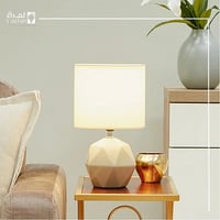 مصباح طاولة تصميم مودرن ابيض