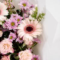 رومانسية مطرزة