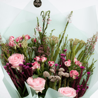 أطياف وردية