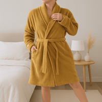 روب استحمام دافىء باللون الأصفر