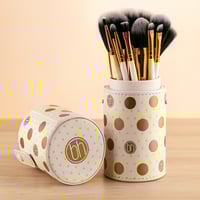 بي اتش - مجموعة فرش المكياج وايت | دوت ذهبي 11 فرش...