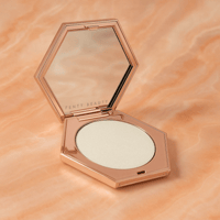 فنتي بيوتي - هايلايتر ريهانا دياموند بومب - هاو من...