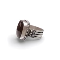 خاتم عقيق كبدي بصياغة نجرانية ملكية