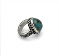 خاتم فيروز نيشابوري بصياغة نجرانية سلك ظفيرة